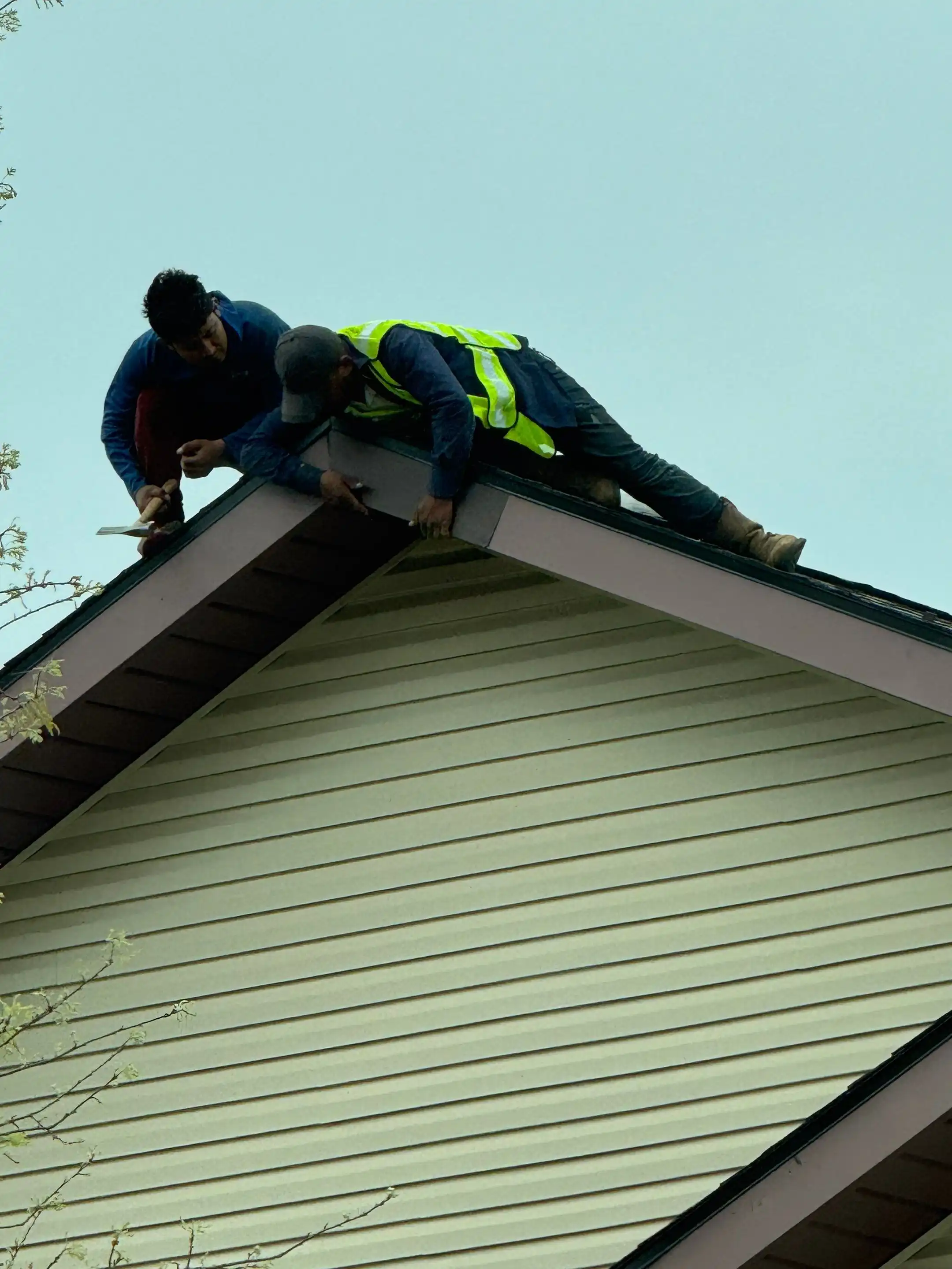 Does Your Sellersburg Commercial Roof Need Replacement? The Warning Signs